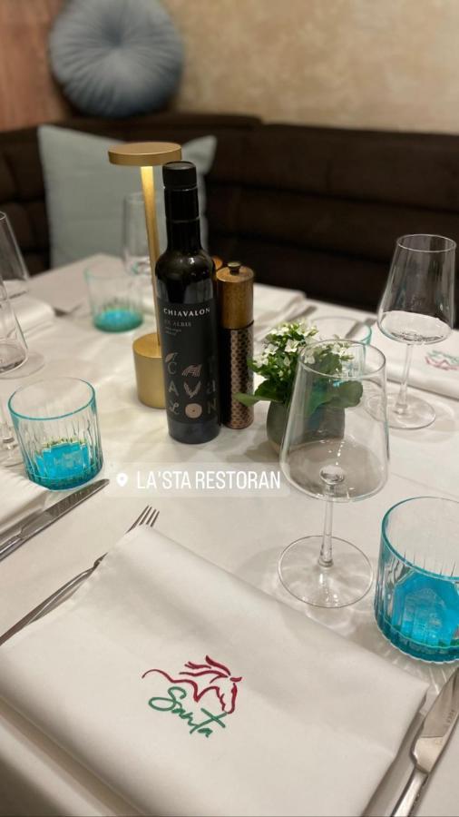 Santa Villa & Restaurant Sremska Mitrovica Bagian luar foto