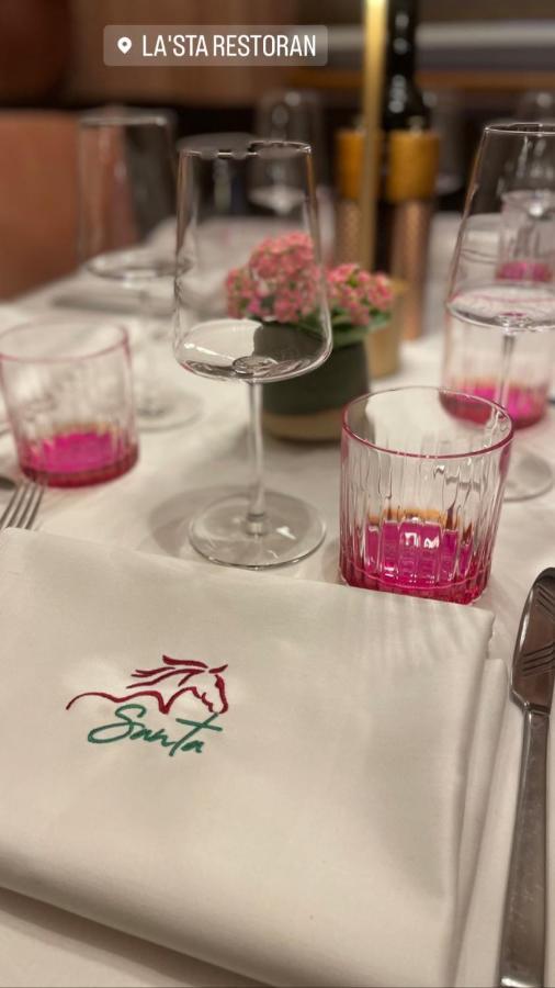 Santa Villa & Restaurant Sremska Mitrovica Bagian luar foto