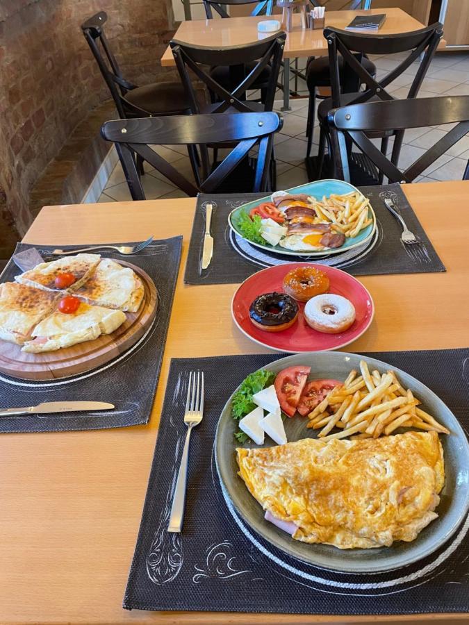 Santa Villa & Restaurant Sremska Mitrovica Bagian luar foto