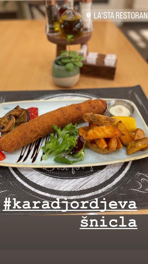 Santa Villa & Restaurant Sremska Mitrovica Bagian luar foto