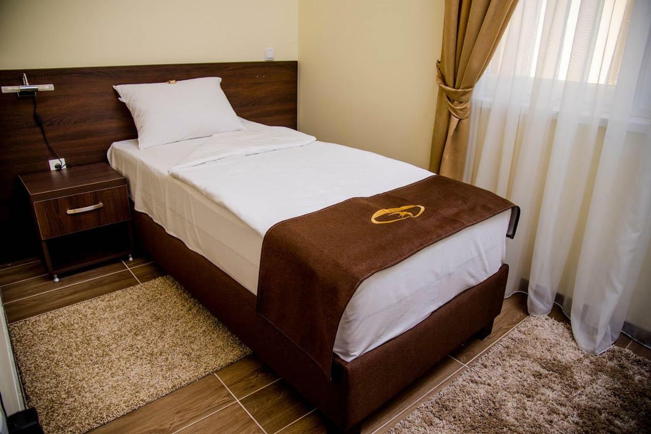 Santa Villa & Restaurant Sremska Mitrovica Bagian luar foto